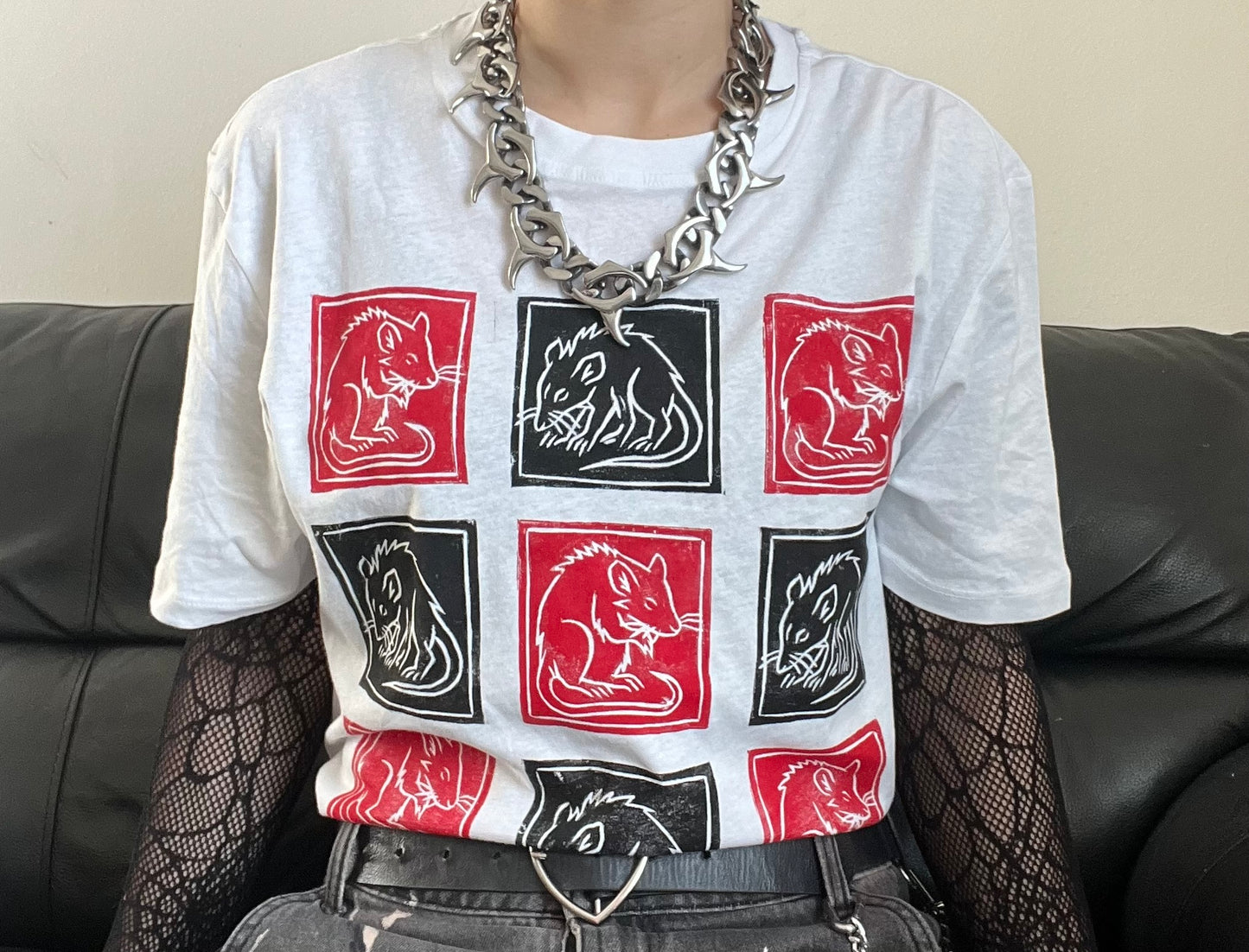 RAT GRID red and black white T shirt