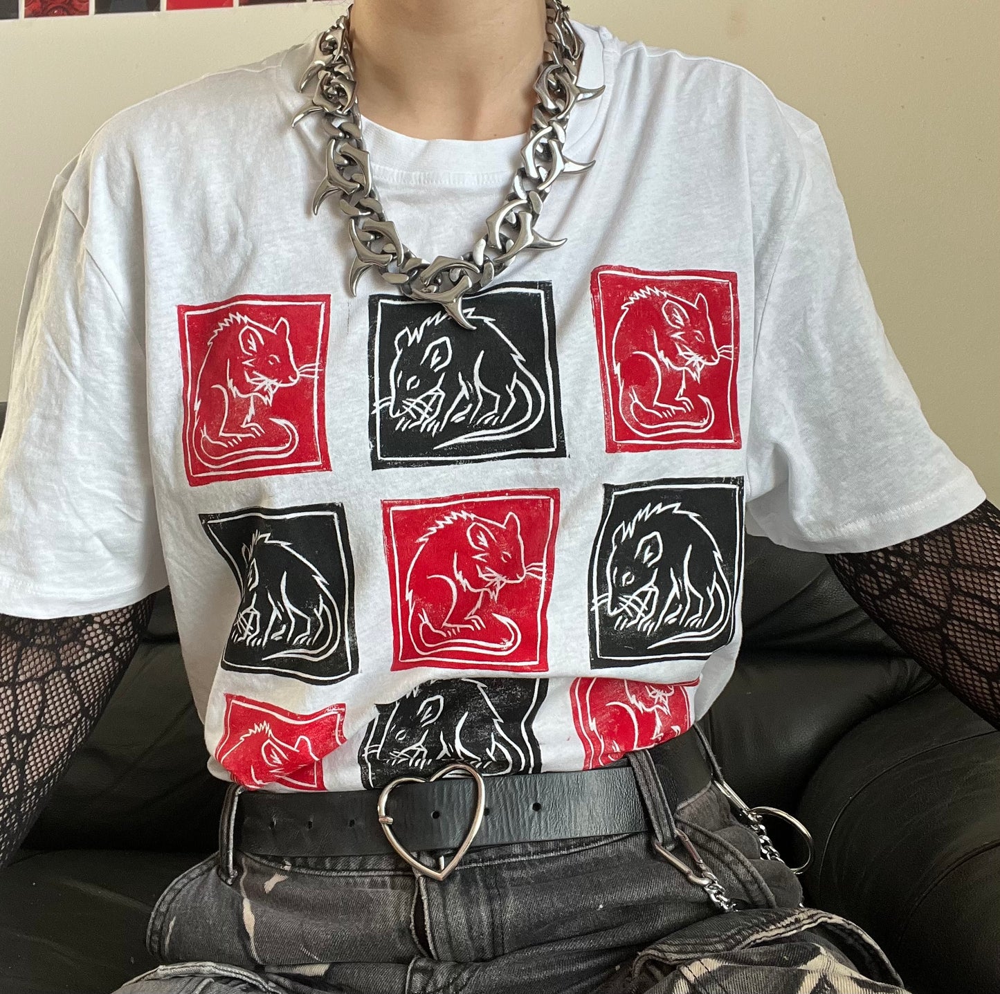 RAT GRID red and black white T shirt